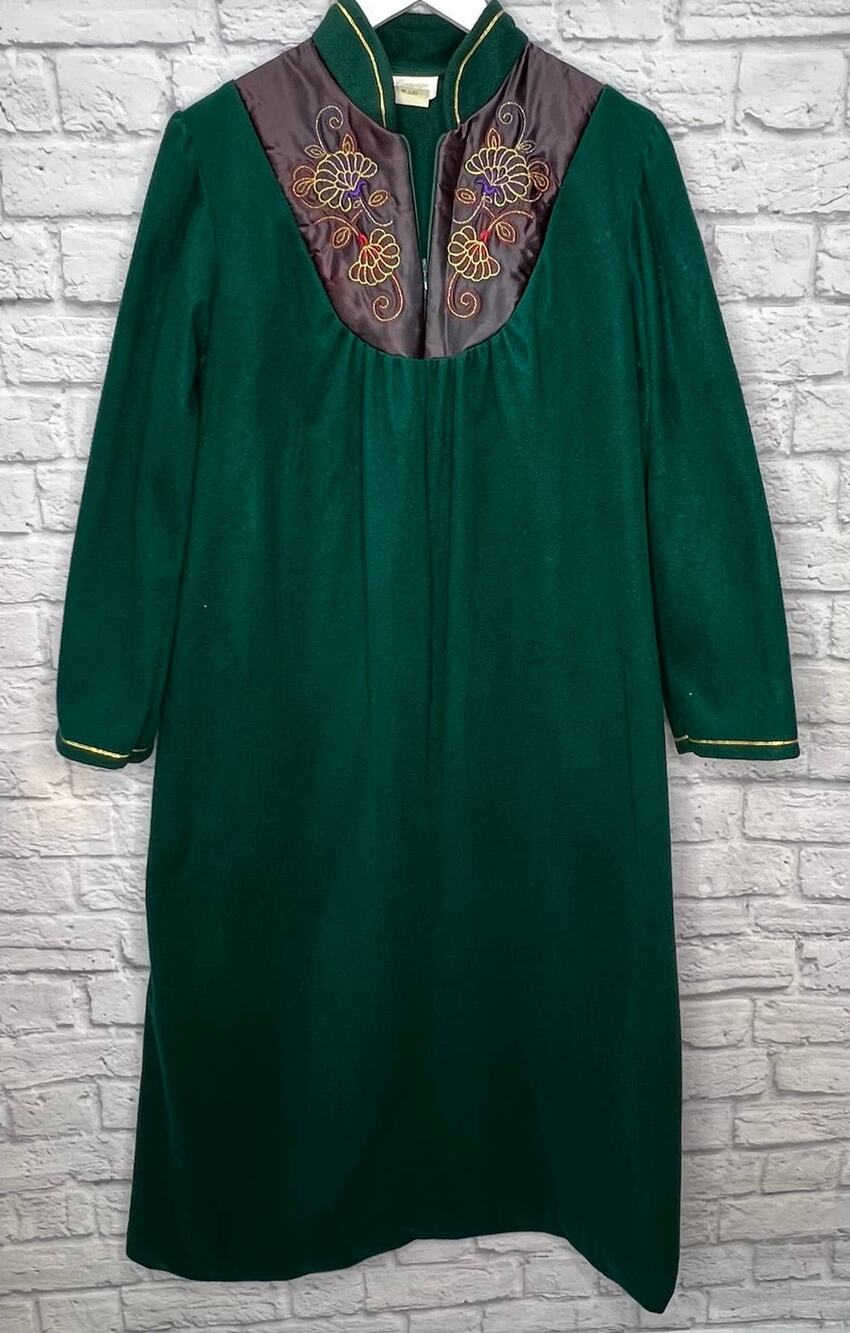 Vintage Carriage Court 1/2 Zip Housecoat Robe Muumuu Gown M Green Embroidered